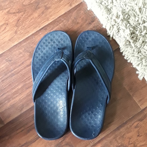 vionic navy flip flops